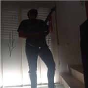 Clases de iniciación a la guitarra eléctrica.
Aprende a tocar la guitarra eléctrica y disfruta.
Amplia variedad básica, desde acordes mayores, menores, y séptima para empezar a tocar tus canciones favoritas, conocimiento del instrumento, aprender a afina